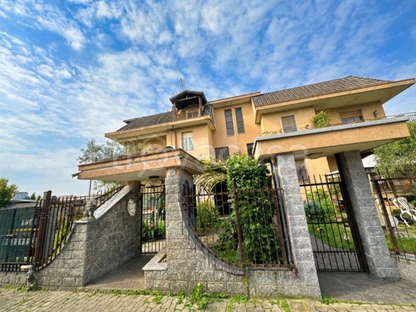 casa indipendente in vendita a Muggiò