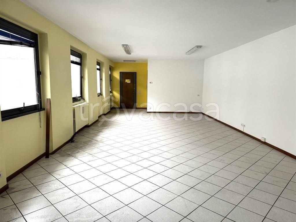 ufficio in vendita a Muggiò