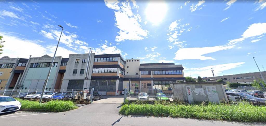 negozio in vendita a Muggiò