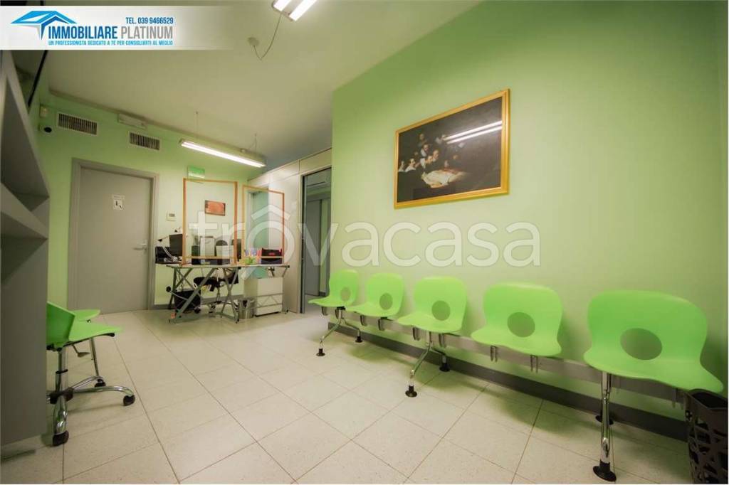 negozio in vendita a Muggiò in zona Taccona