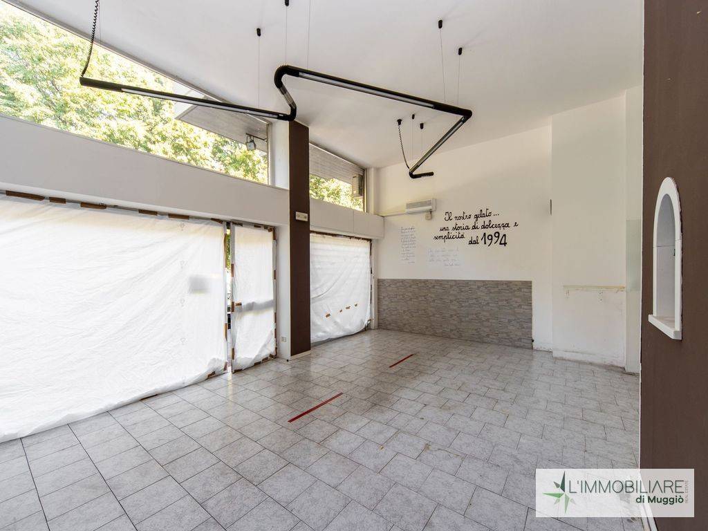 negozio in vendita a Muggiò