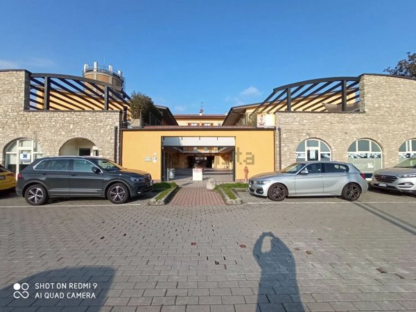 locale commerciale in vendita a Muggiò