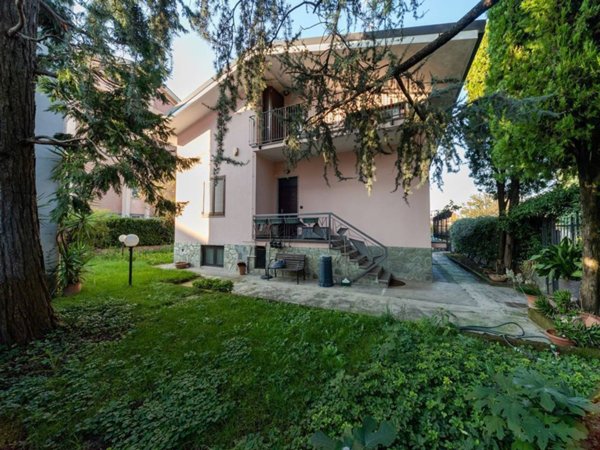 casa indipendente in vendita a Muggiò