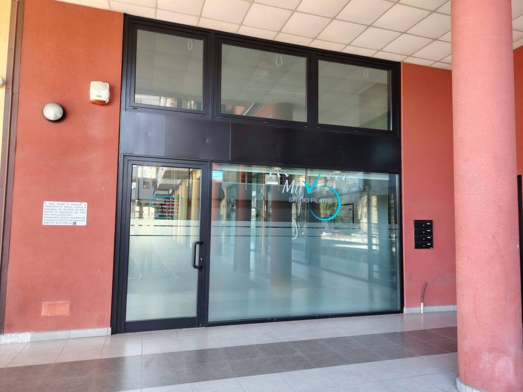 negozio in vendita a Muggiò