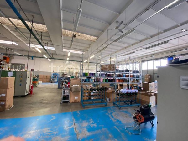 locale commerciale in vendita a Muggiò