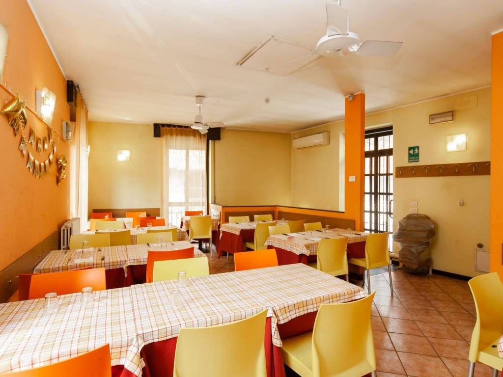 negozio in vendita a Muggiò