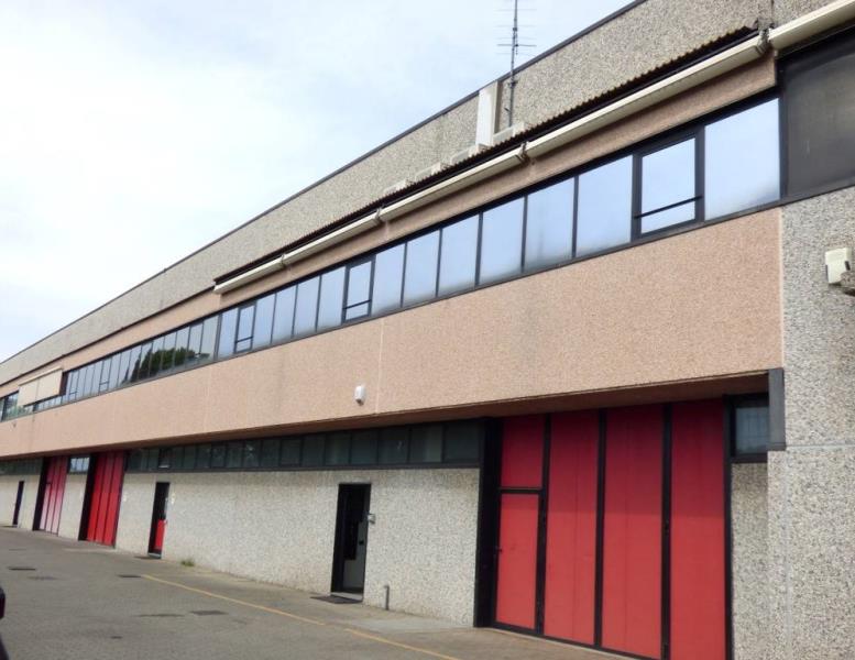 locale commerciale in vendita a Muggiò in zona Taccona