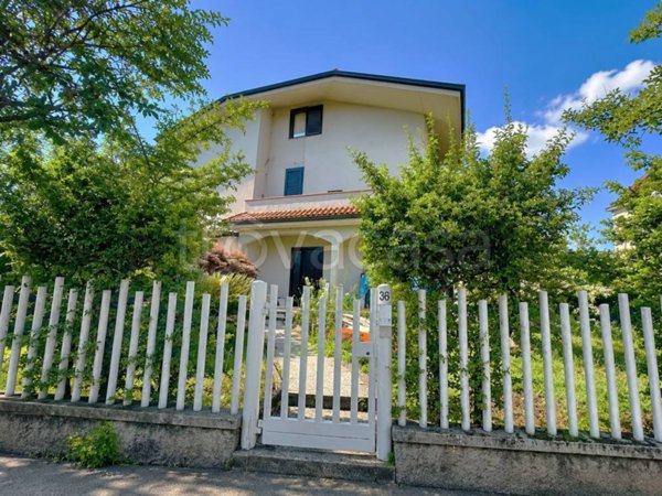 casa indipendente in vendita a Muggiò in zona Taccona