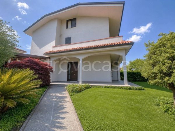 casa indipendente in vendita a Muggiò in zona Taccona