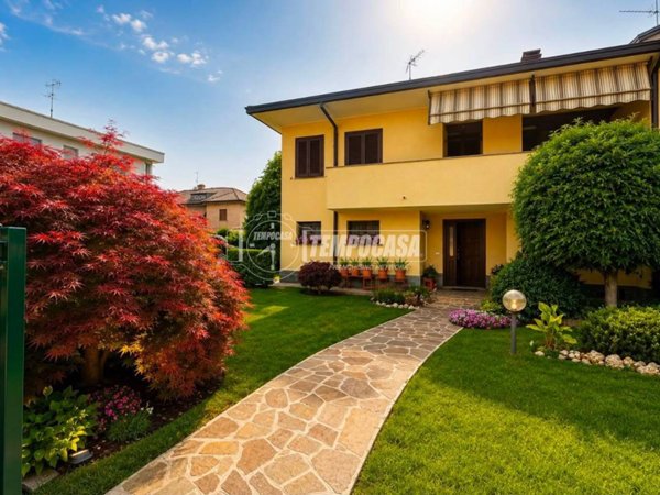 casa indipendente in vendita a Muggiò in zona Taccona