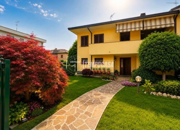 casa indipendente in vendita a Muggiò in zona Taccona