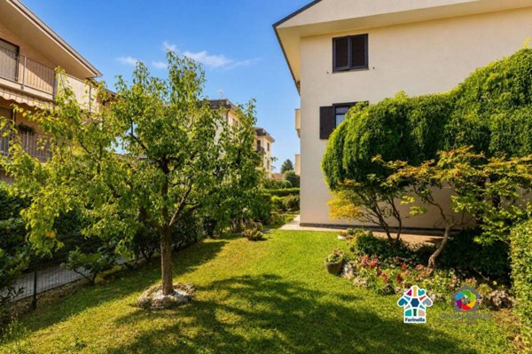 casa indipendente in vendita a Muggiò in zona Taccona
