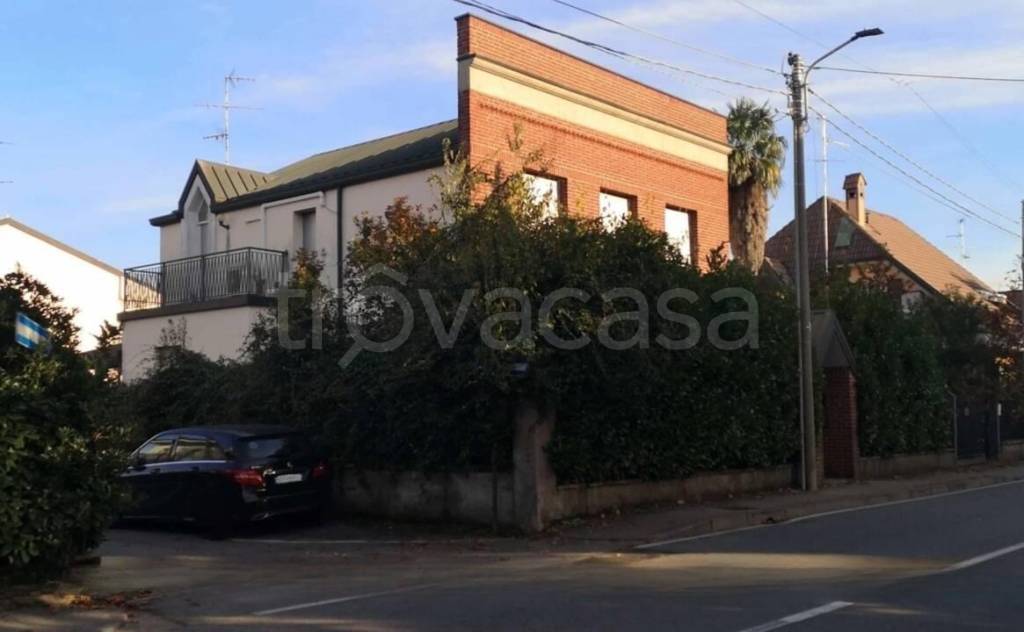 casa indipendente in vendita a Muggiò