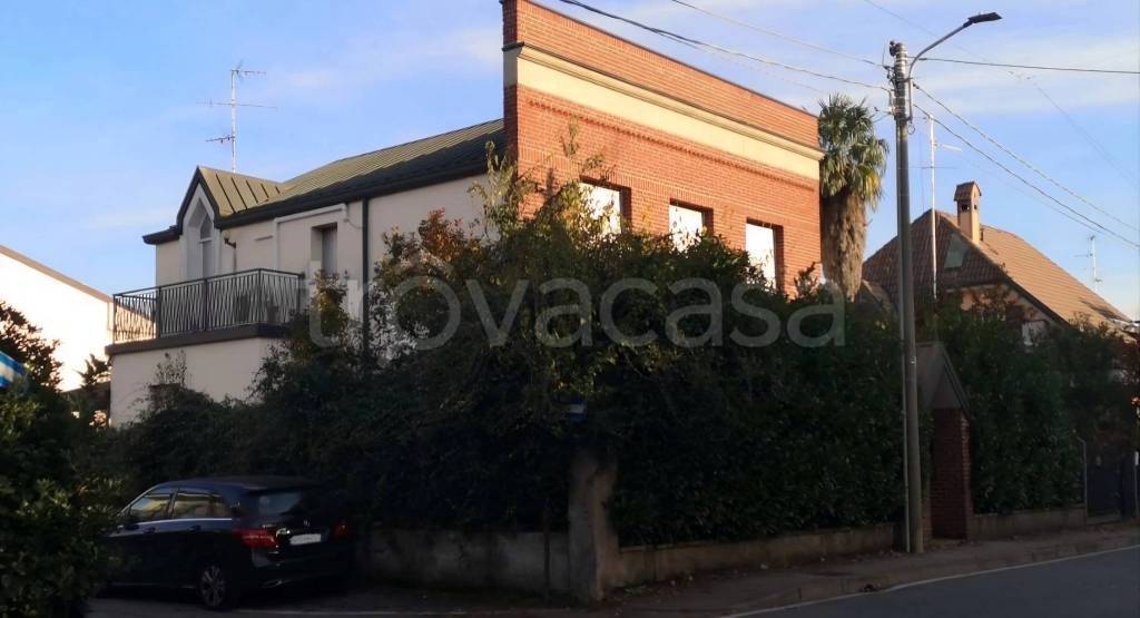 casa indipendente in vendita a Muggiò