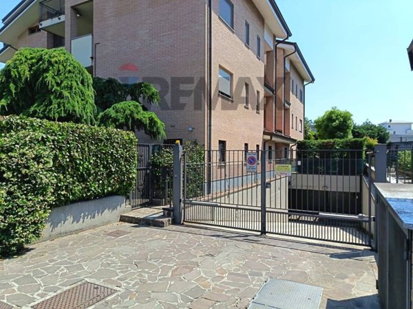 box auto in vendita a Muggiò in zona Taccona