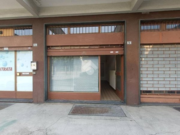 negozio in vendita a Muggiò