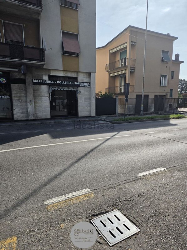 negozio in vendita a Muggiò in zona Taccona