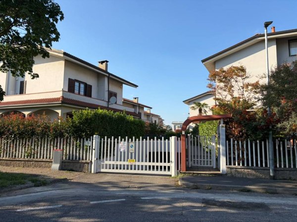 casa indipendente in vendita a Muggiò in zona Taccona