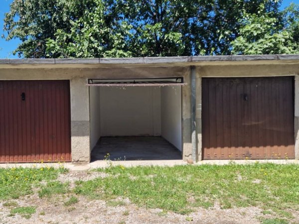 box auto in vendita a Muggiò in zona Taccona