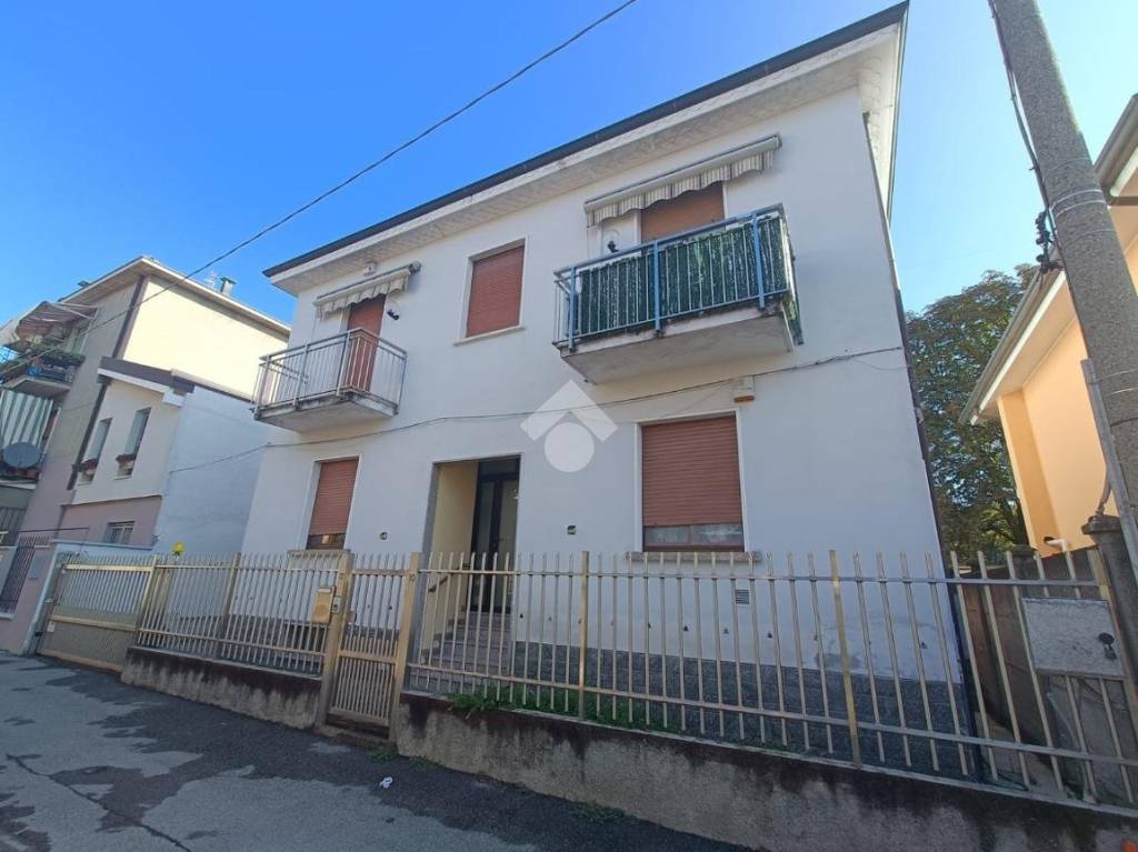 casa indipendente in vendita a Muggiò in zona Taccona