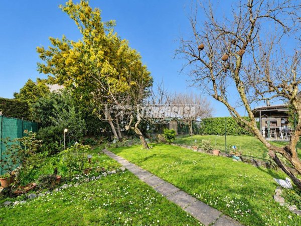 casa indipendente in vendita a Muggiò in zona Taccona