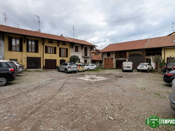 locale commerciale in vendita a Nova Milanese