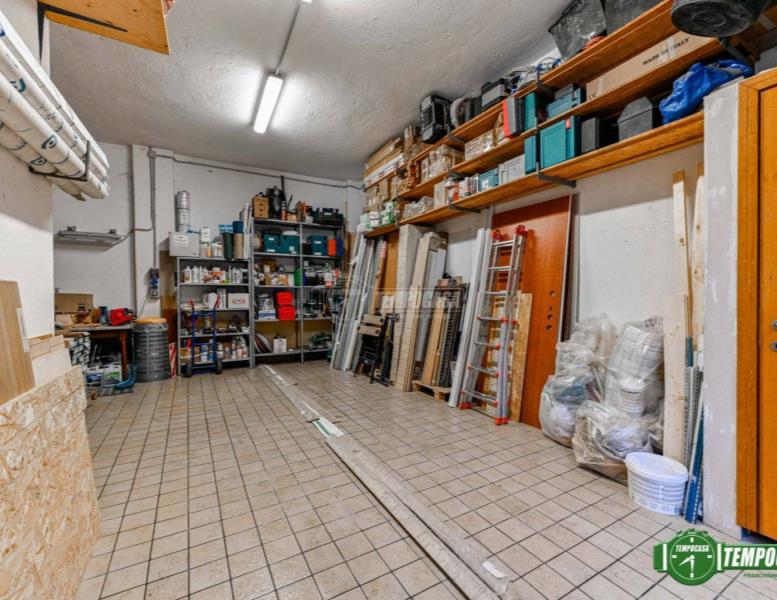 locale commerciale in vendita a Nova Milanese
