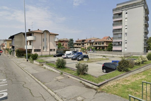 locale di sgombero in vendita a Nova Milanese