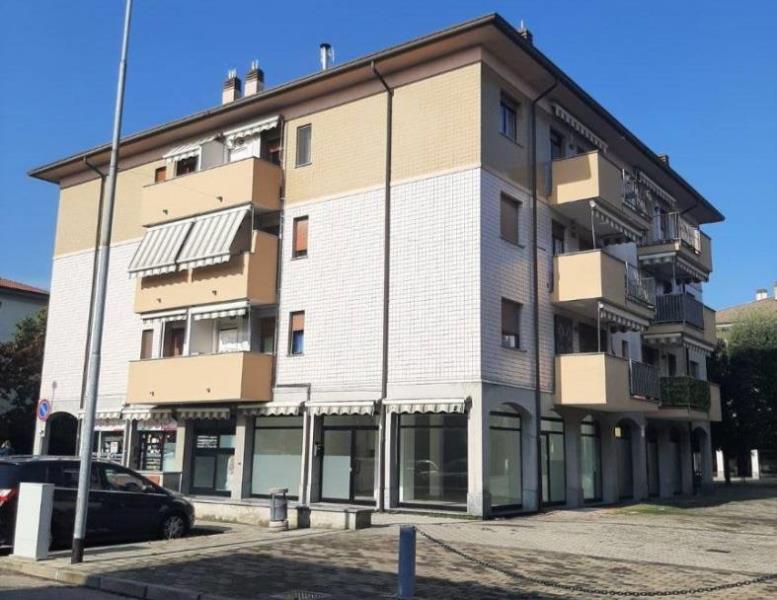 locale commerciale in vendita a Nova Milanese