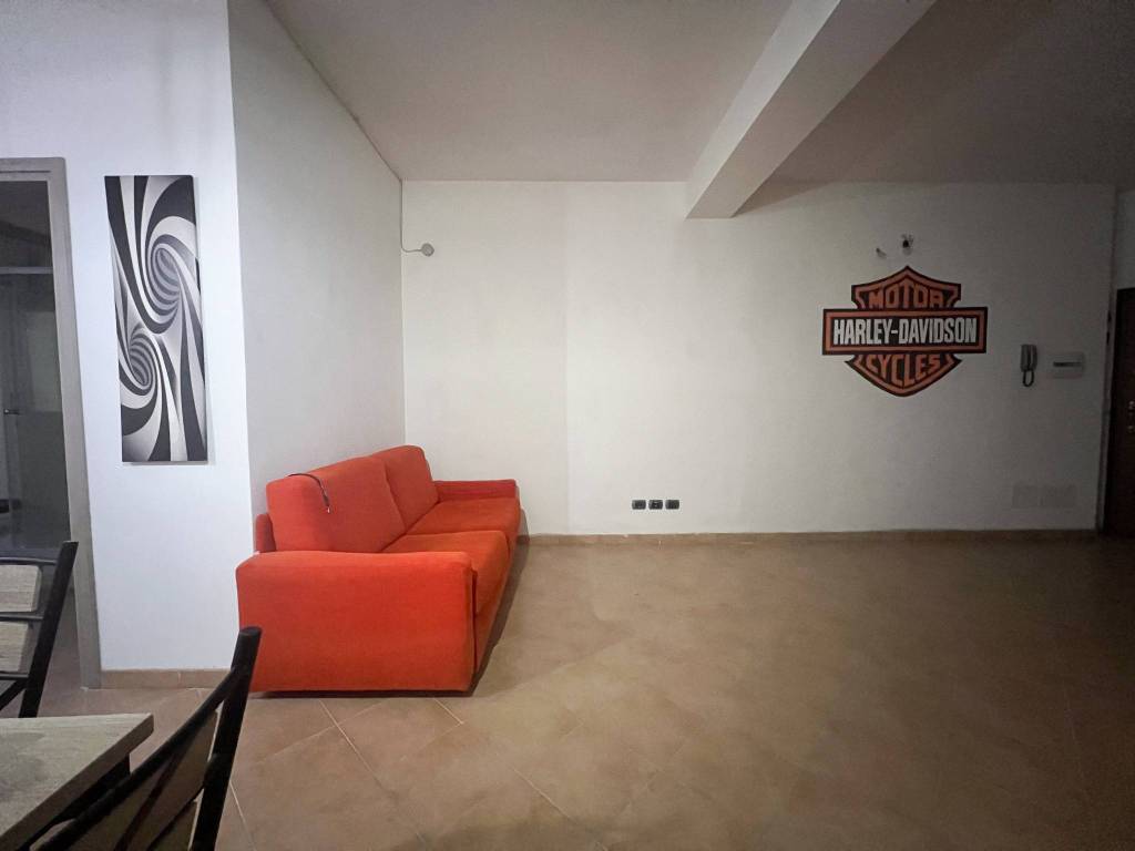 locale commerciale in vendita a Nova Milanese