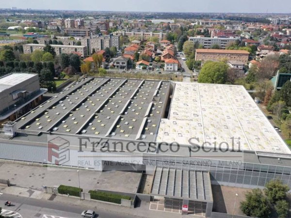 locale commerciale in vendita a Nova Milanese