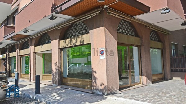 negozio in vendita a Nova Milanese