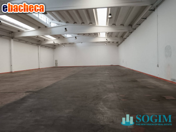 locale commerciale in vendita a Nova Milanese