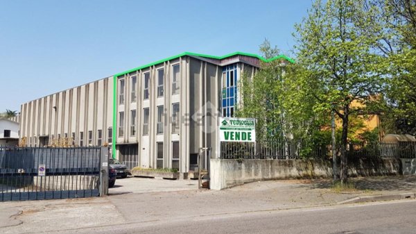 locale di sgombero in vendita a Nova Milanese