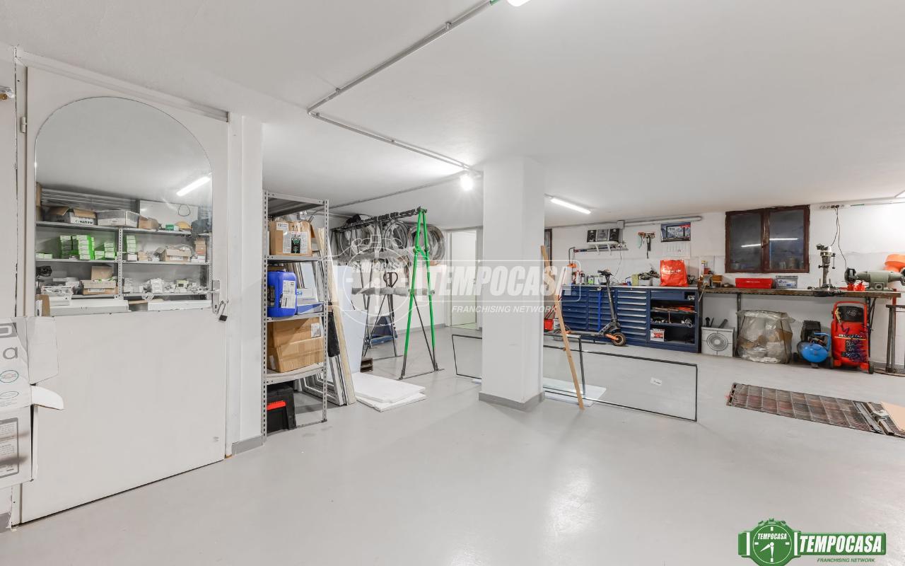 locale di sgombero in vendita a Nova Milanese