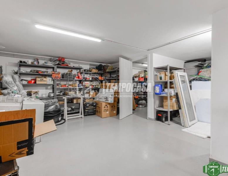 locale di sgombero in vendita a Nova Milanese