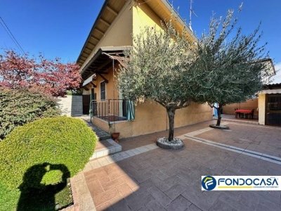 casa indipendente in vendita a Nova Milanese
