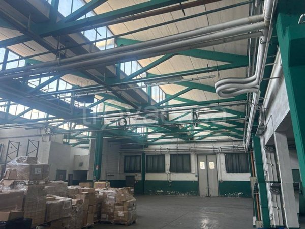 locale commerciale in vendita a Nova Milanese