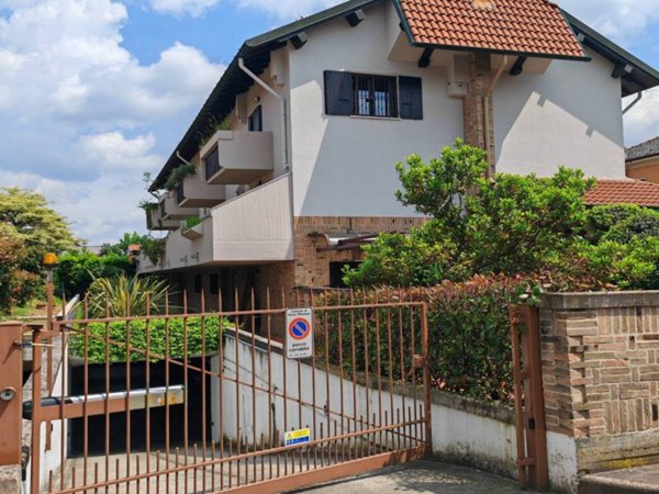casa indipendente in vendita a Nova Milanese