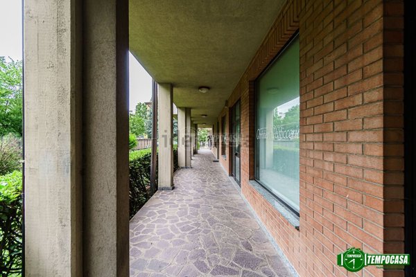 locale commerciale in vendita a Nova Milanese