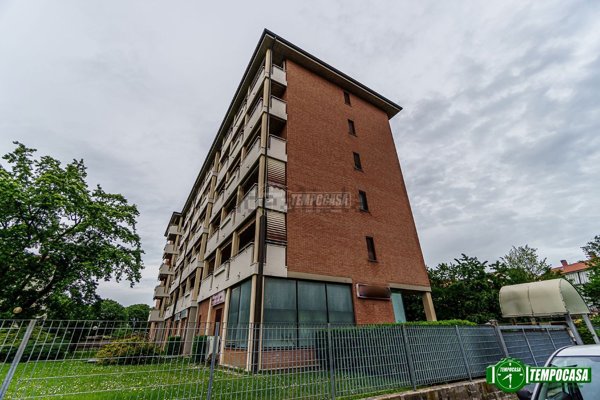 locale commerciale in vendita a Nova Milanese