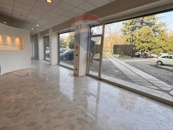 negozio in vendita a Nova Milanese