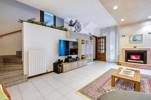 casa indipendente in vendita a Nova Milanese