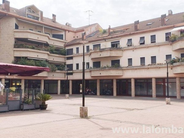 negozio in vendita a Nova Milanese