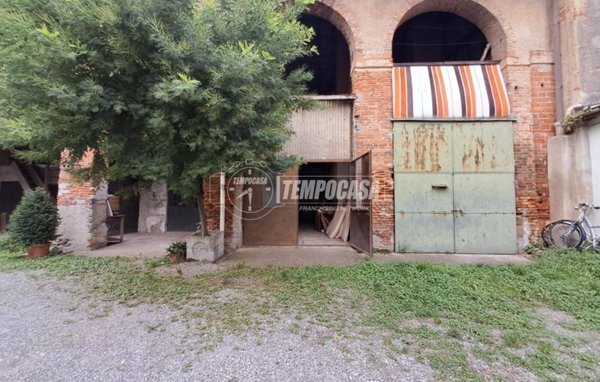 locale di sgombero in vendita a Nova Milanese