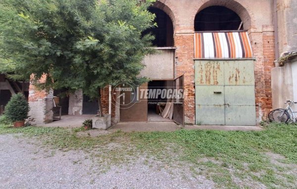 locale di sgombero in vendita a Nova Milanese