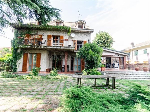 casa indipendente in vendita a Nova Milanese
