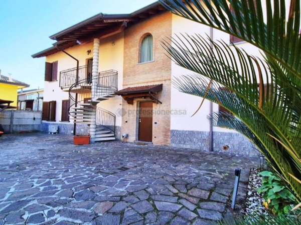 casa indipendente in vendita a Nova Milanese