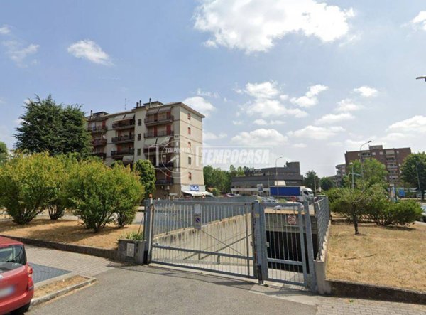 locale commerciale in vendita a Nova Milanese