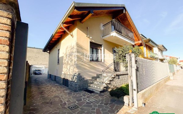casa indipendente in vendita a Nova Milanese